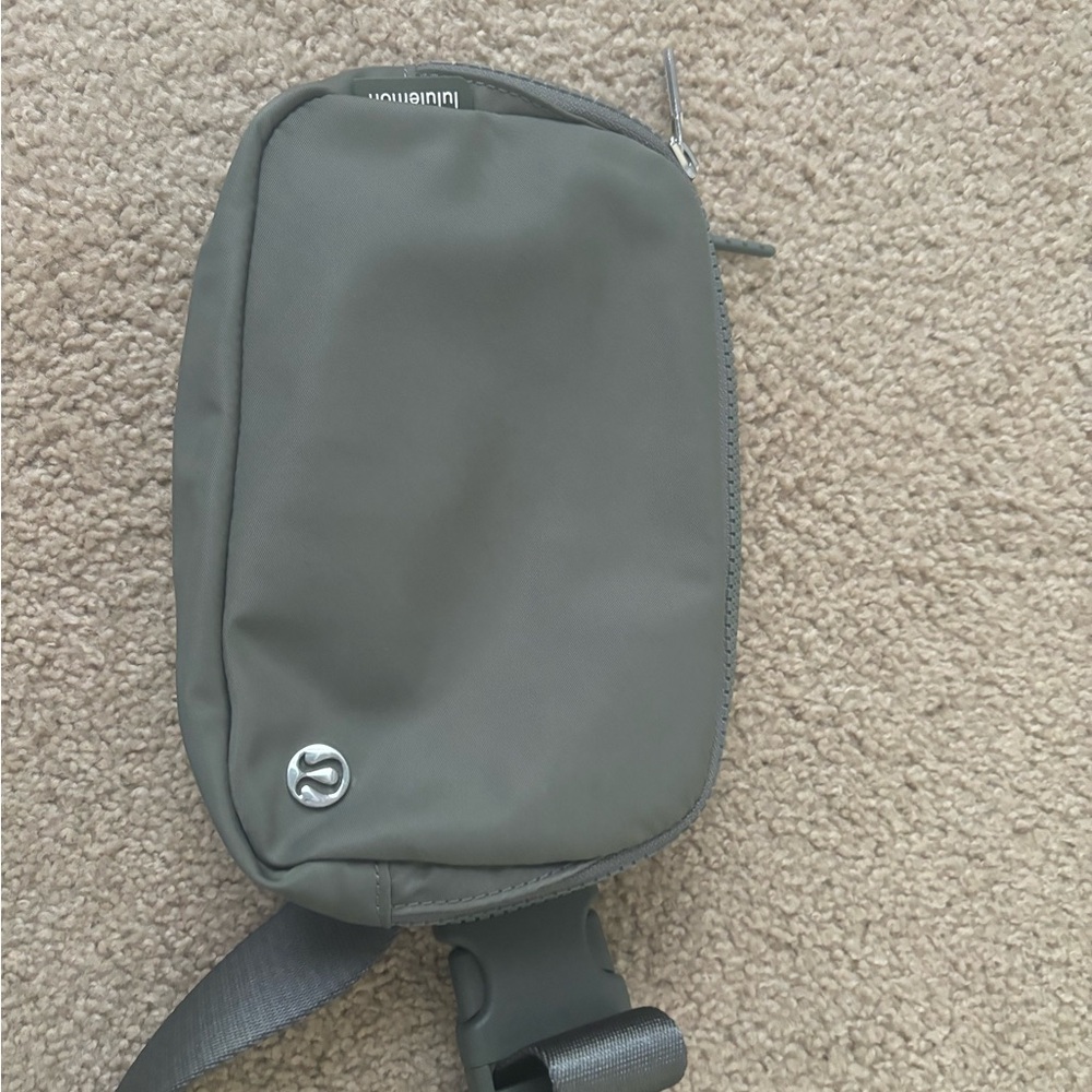 Lululemon everywhere beltbag 1L